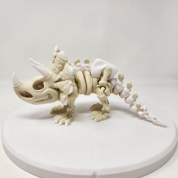 3D Printed Flexi Factory Articulated Triceratops Dinosaur Skeleton 8" x 3.75 - Picture 1 of 6
